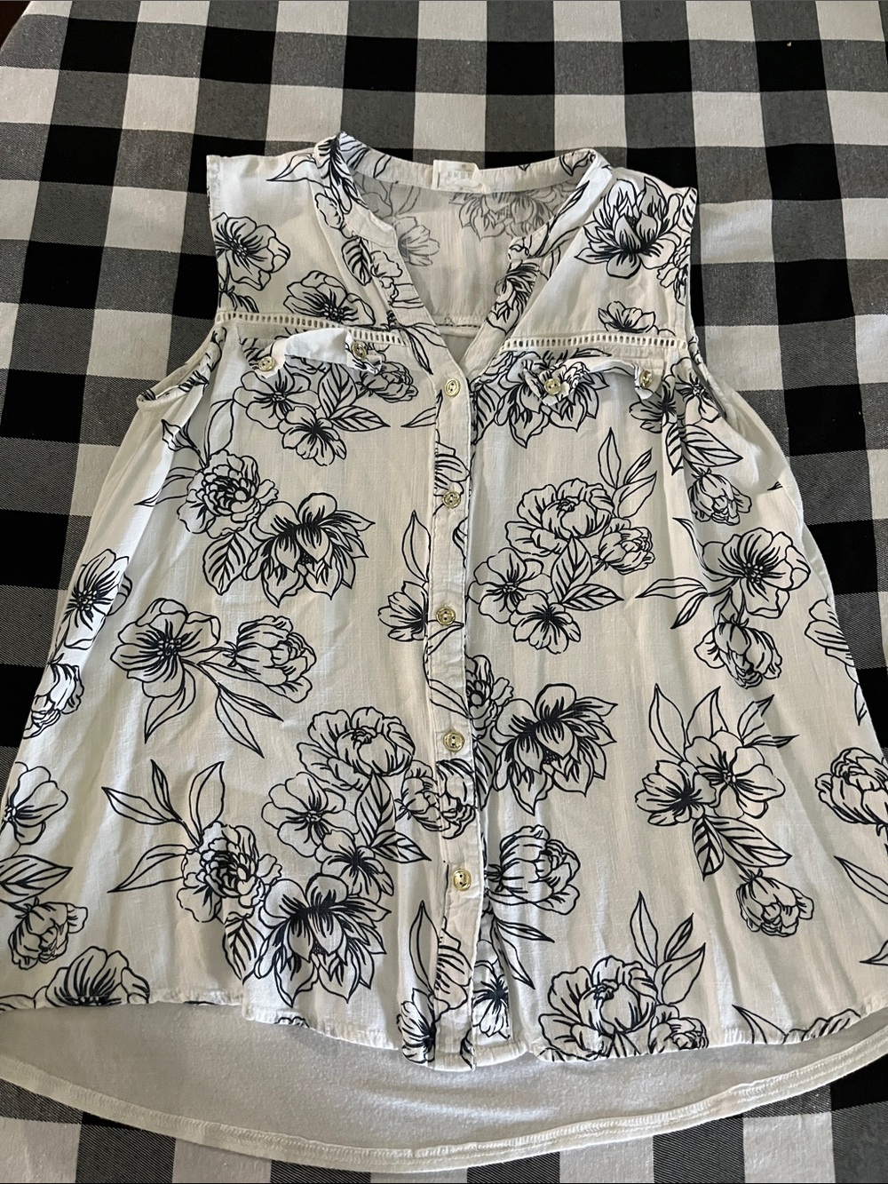 White Floral Button-Front Sleeveless Camisole